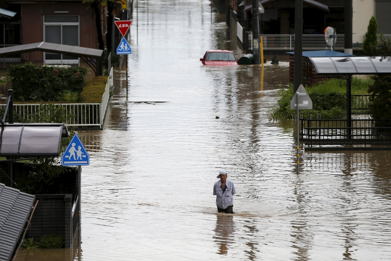 台風18号が列島縦断 茨城・栃木で記録的大雨 ※写真:ロイター/アフロ