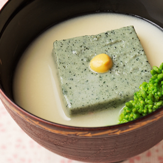 よもぎ豆腐の白みそ仕立て