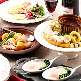 ▼バレンタインデー レストランディナーセット (鶏ムネ肉のからっと焼きタルタルソース添え、温泉卵とほうれん草マヨソース、ムネ肉とかぼちゃとコトコト煮、ピーチかぶとほうれん草のオニオンドレッシング、チョコフォンデュ) 一年に一度だから、少し手をかけて特別なディナーを! レシピと食材のセットではじめての方にも安心。ジューシーチキンと彩りがよく野菜たっぷりの副菜が3品できます。デザートはお楽しみのチョコフォンデュつき! 送料無料4,680円(税込)